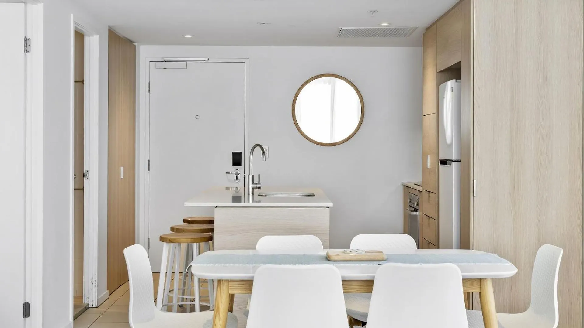 The Beach Resort 2 Bedroom Apartment Голд-Кост